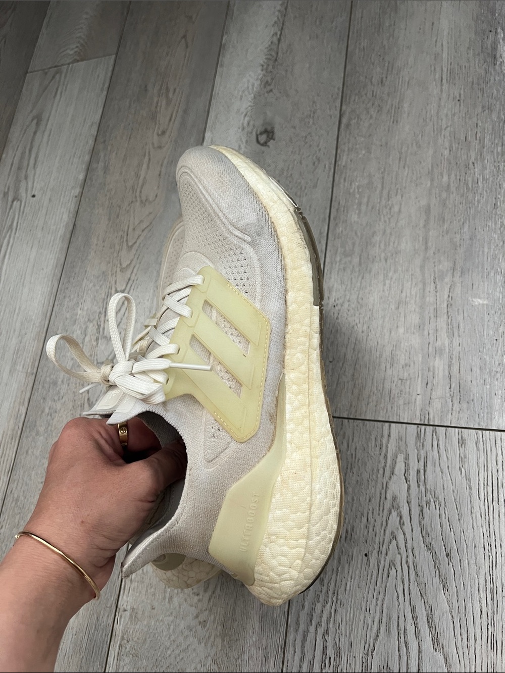 adidas Women's Cream and Pale Yellow Athletic Sneakers! Super comfortable ! - Picture 4 of 5